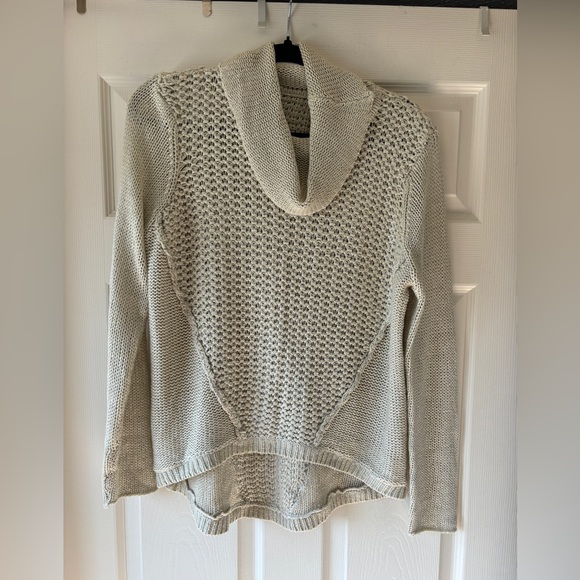 Cream sweater size medium - Picture 1 of 4